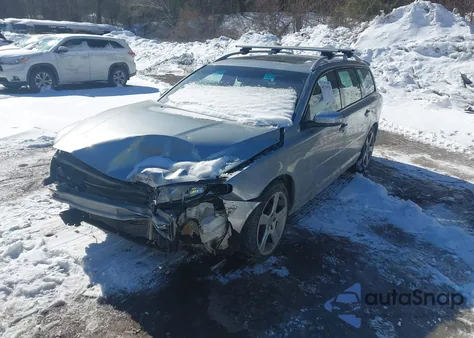 2010 Volvo V70 3.2/3.2 R-Design z USA, uszkodzony, nr VIN YV1982BW4A1118426